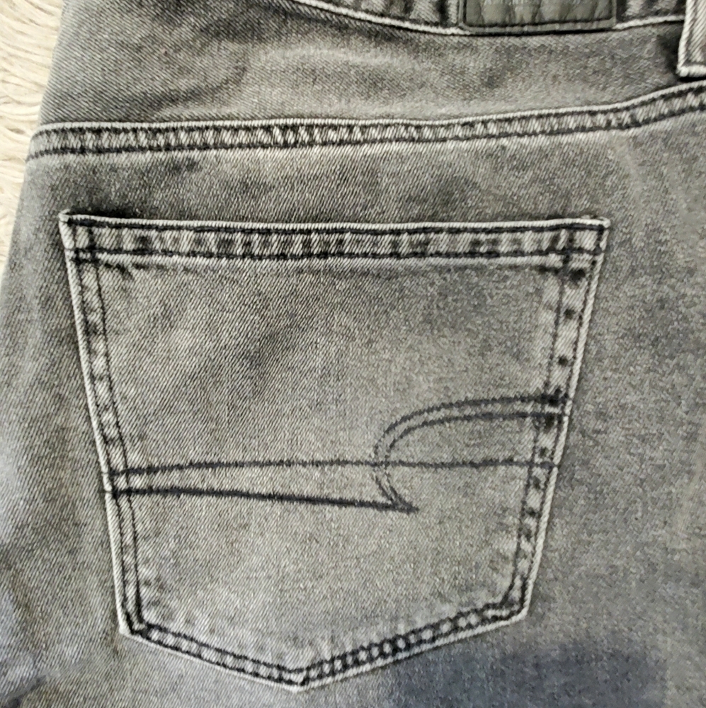 SOLD**American Eagle High- Rise Girlfriend Jeans